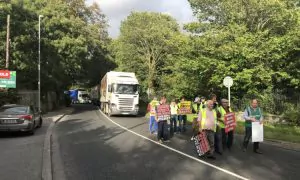 Fermierii din Irlanda continuă protestele