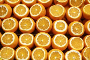 Președintele Africii de Sud acuză Uniunea Europeană de ”protecționism”, după ce Bruxelles-ul a impus anumite reguli importurilor de portocale din țara sa, dar vânzările de portocale pe piața europeană au crescut!