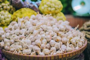 Ucraina, unul dintre cei mai mari producători de usturoi din lume, a cumpărat din România peste 20 de tone de usturoi verde
