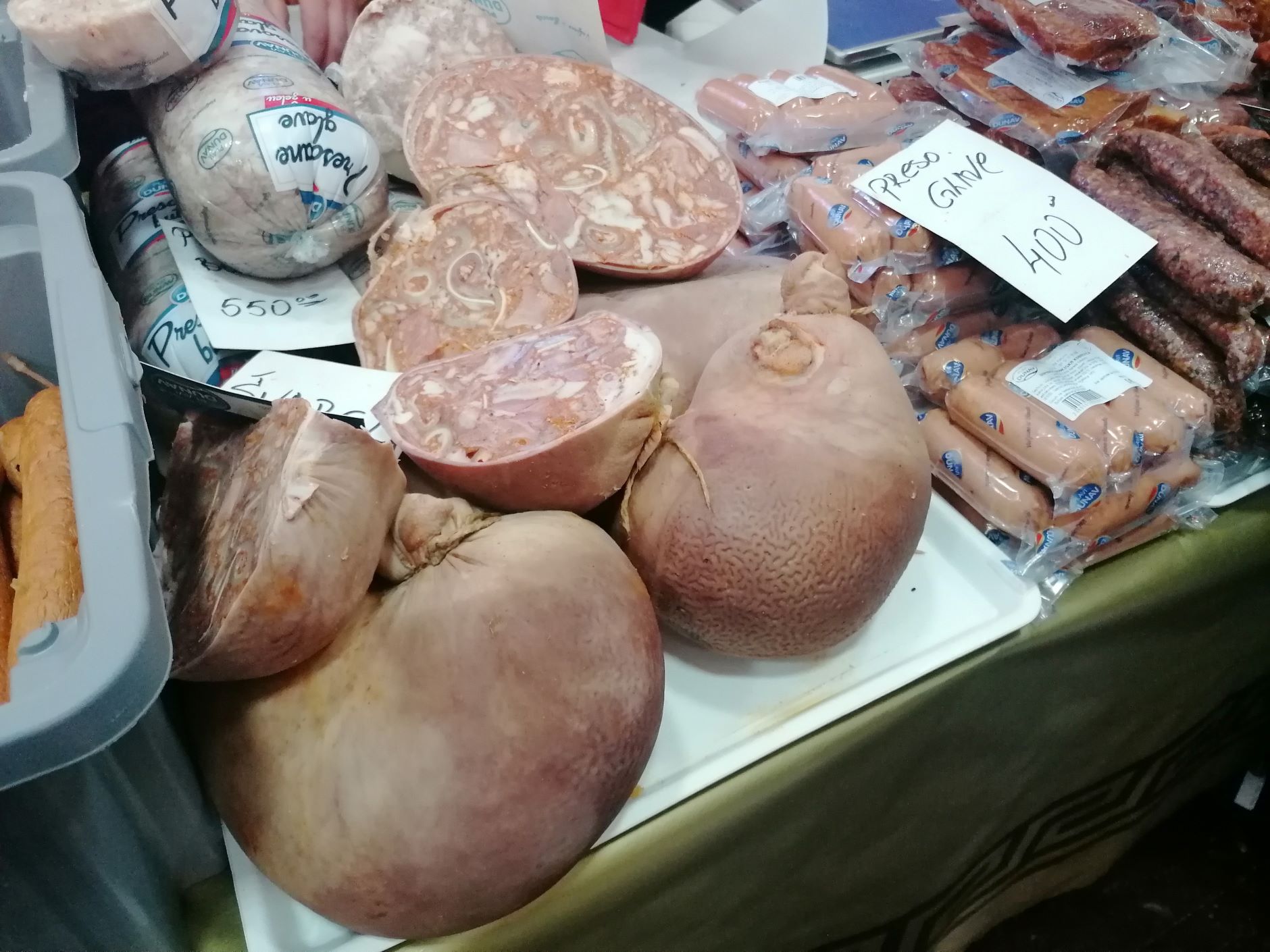 Toba de porc, produsul culinar care a scos din anonimat un sat din Serbia, locuit, în mare parte, de etnici români