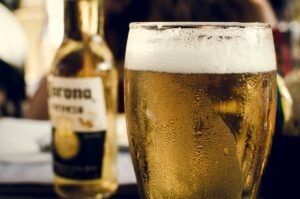 Cum să ne gândim la mediu în timp ce bem bere