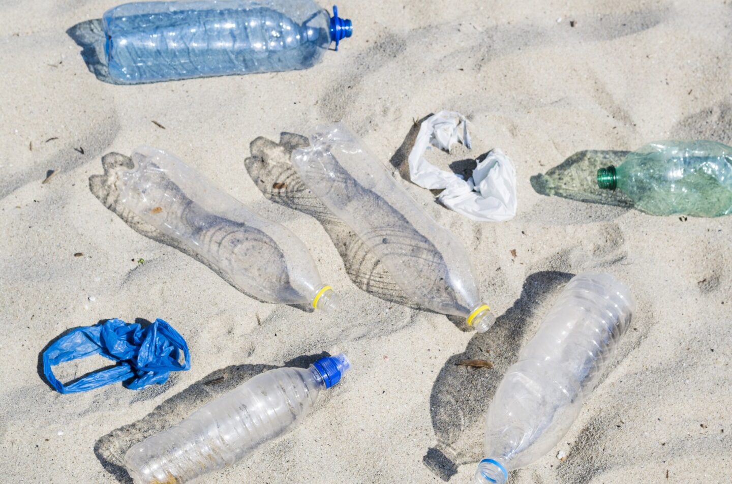 sticle de plastic dopuri atasate derogare directiva UE poluare plastic comercianti lobby