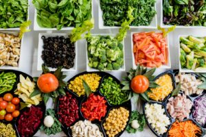decalog alimentar dieta longevitatii dieta care imita postul Valter Longo pestele sursa de proteine leguminoase legume si zarzaturi stil de viata