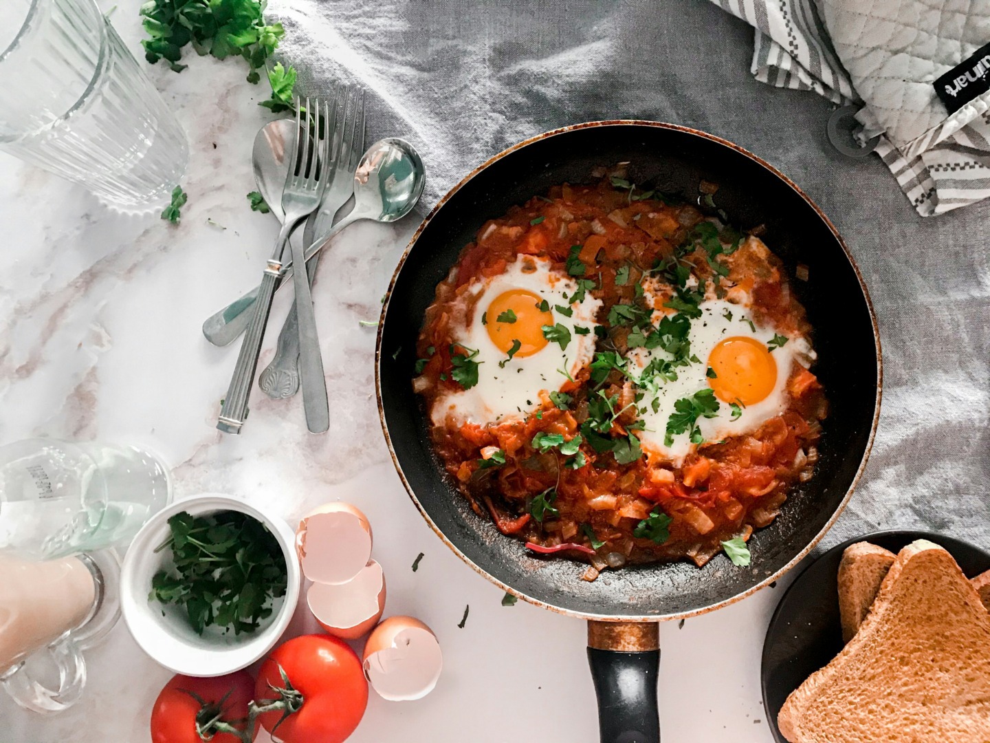 shakshuka, oua, sos rosii ardei, retete, retetele Juanitei, calatorii culinare, foodlife