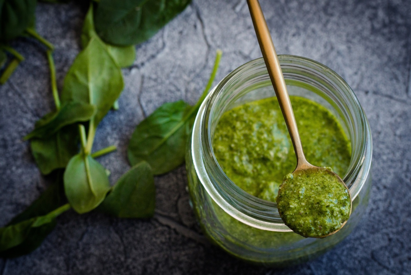 bruschette cu pesto lasagna cu pesto Liguria pesto cu paste pesto de busuioc pesto di basilico pesto in dressing sos pesto de busuioc sos rece spaghetti cu pesto