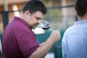 Răzvan Avram vorbește despre vinuri la Unvinpezi.ro
