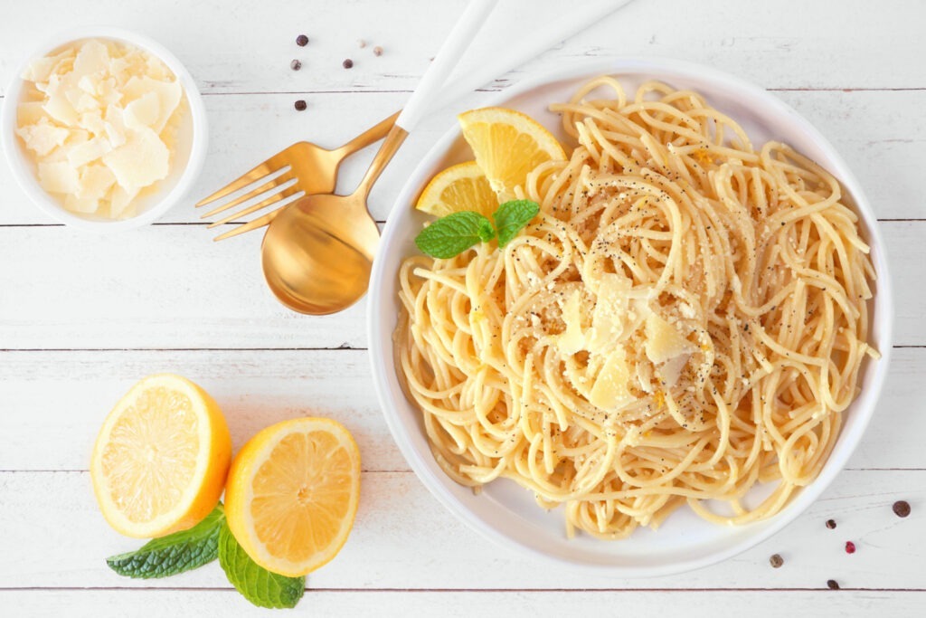 paste retete italiene paste cu lamaie si parmezan paste rapide ce mancam diseara parmezan cu lamaie combinatie spaghetti