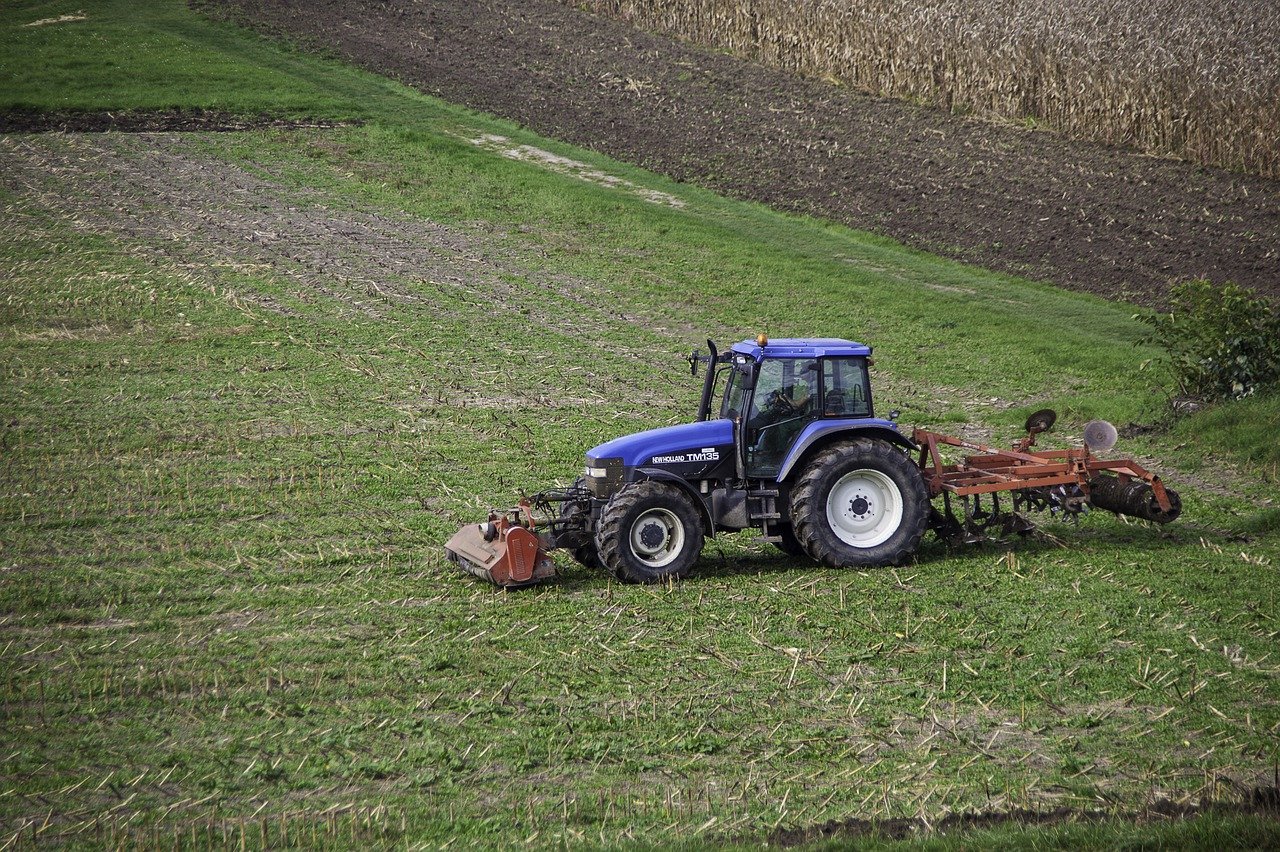 Bărbatul a murut strivit sub un tractor