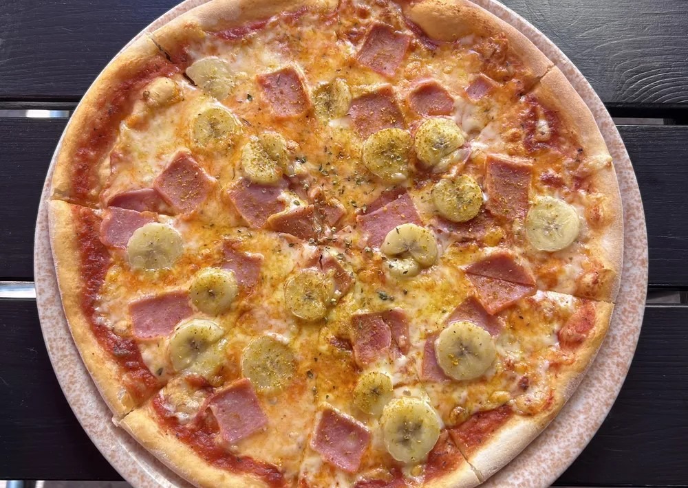 pizza Suedia pizza cu banane si curry carbonara la conserva pizza cu ananas