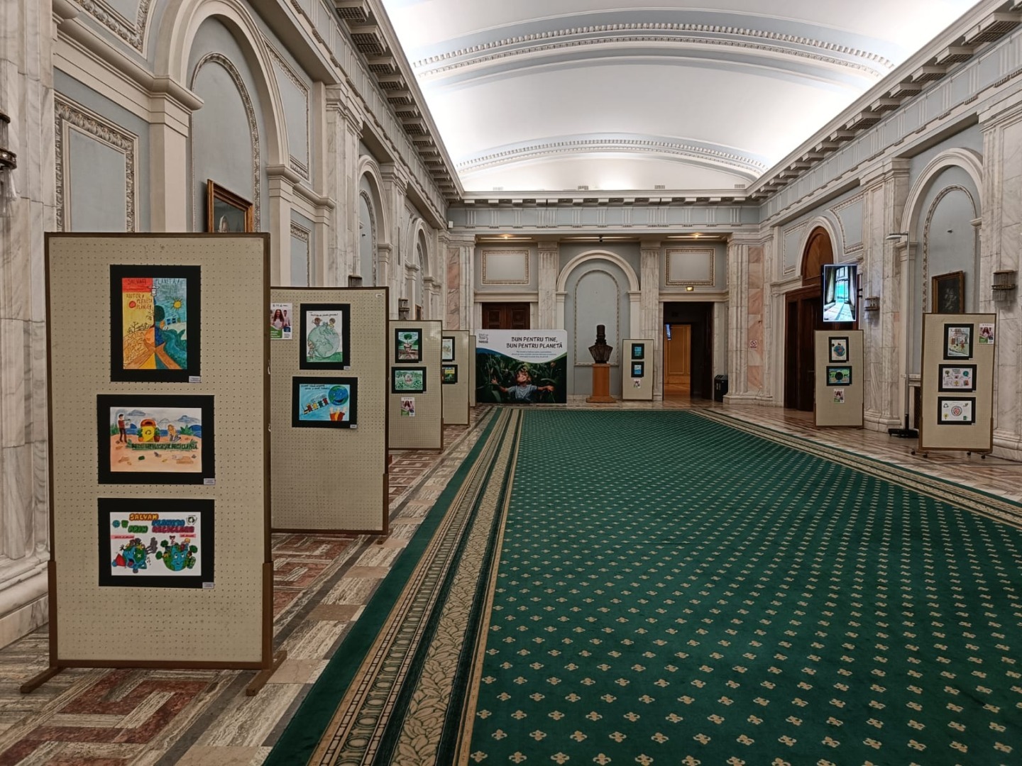 Expoziție de artă ecologistă la Palatul Parlamentului / Sursa foto: Nestle