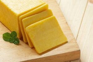 Tone de brânză cheddar furată din Marea Britanie