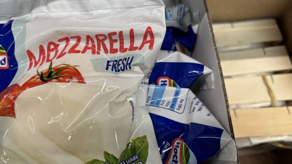 mozzarella, pizza, romania 