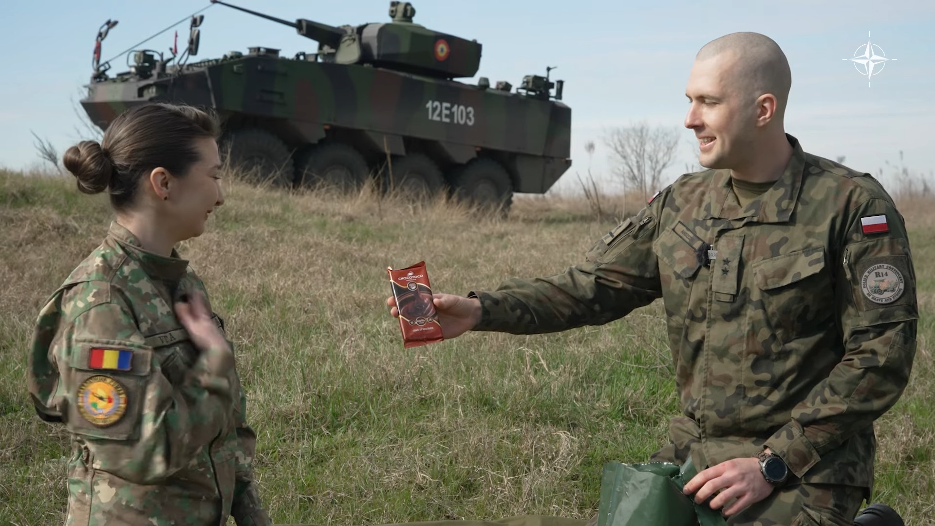 Un militar român și unul polonez au făcut schimb de rații zilnice la Craiova