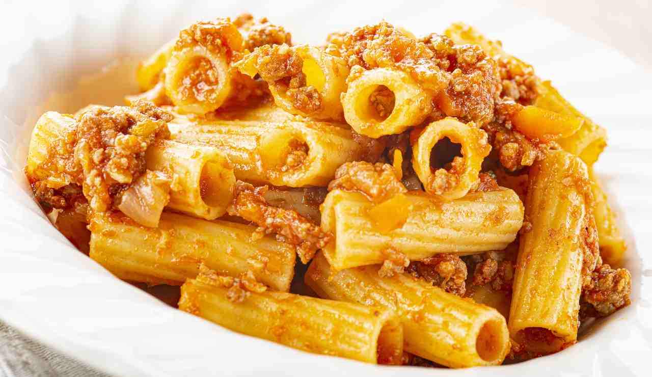 paste cu dovleac și cârnați reteta de paste cu dovleac reteta italiana de paste cu dovleac și cârnați retete de toamna idei de cina comfort food