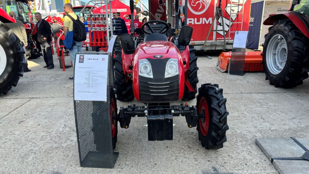 tractoare mici, utilaje agricole, ferme, legumicultura 