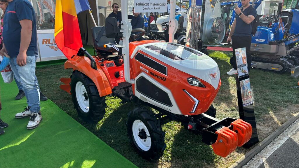 tractoare mici, utilaje agricole, ferme, legumicultura 