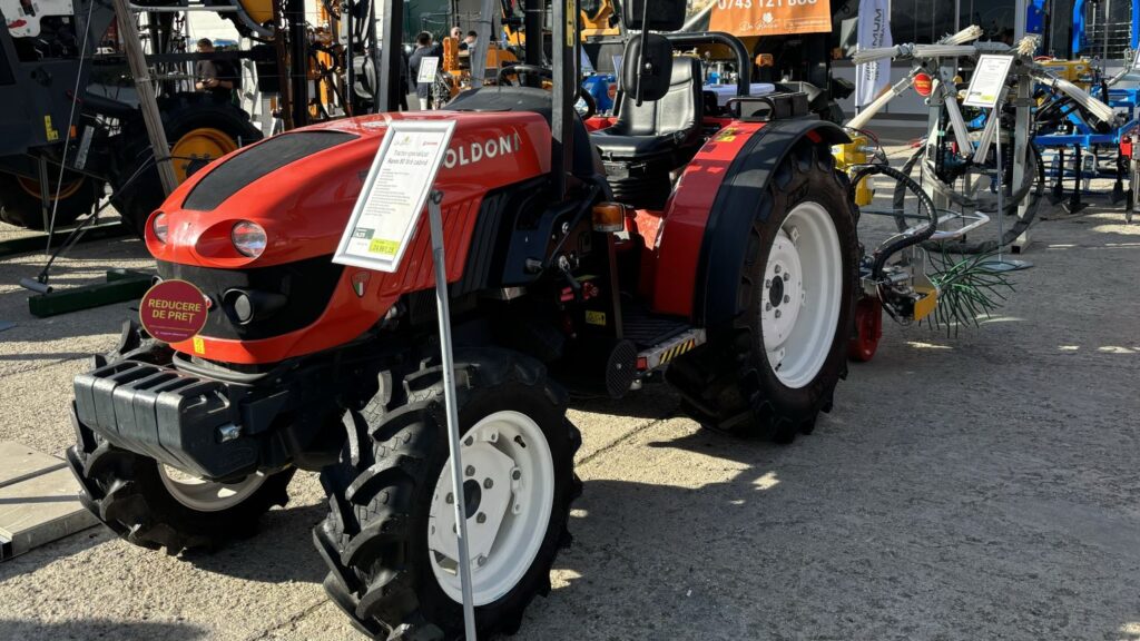 tractoare mici, utilaje agricole, ferme, legumicultura 