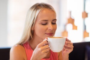 Ce se întâmplă dacă bei cafea în timpul ciclului menstrual