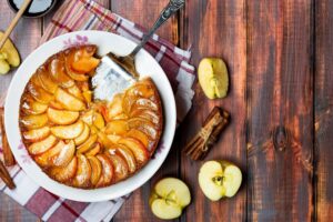 tarte Tatin tarta rasturnata cu mere reteta franceza de tarta cu mere ceva dulce idei de desert desert cu mere si sos caramel reteta de tarta Tatin