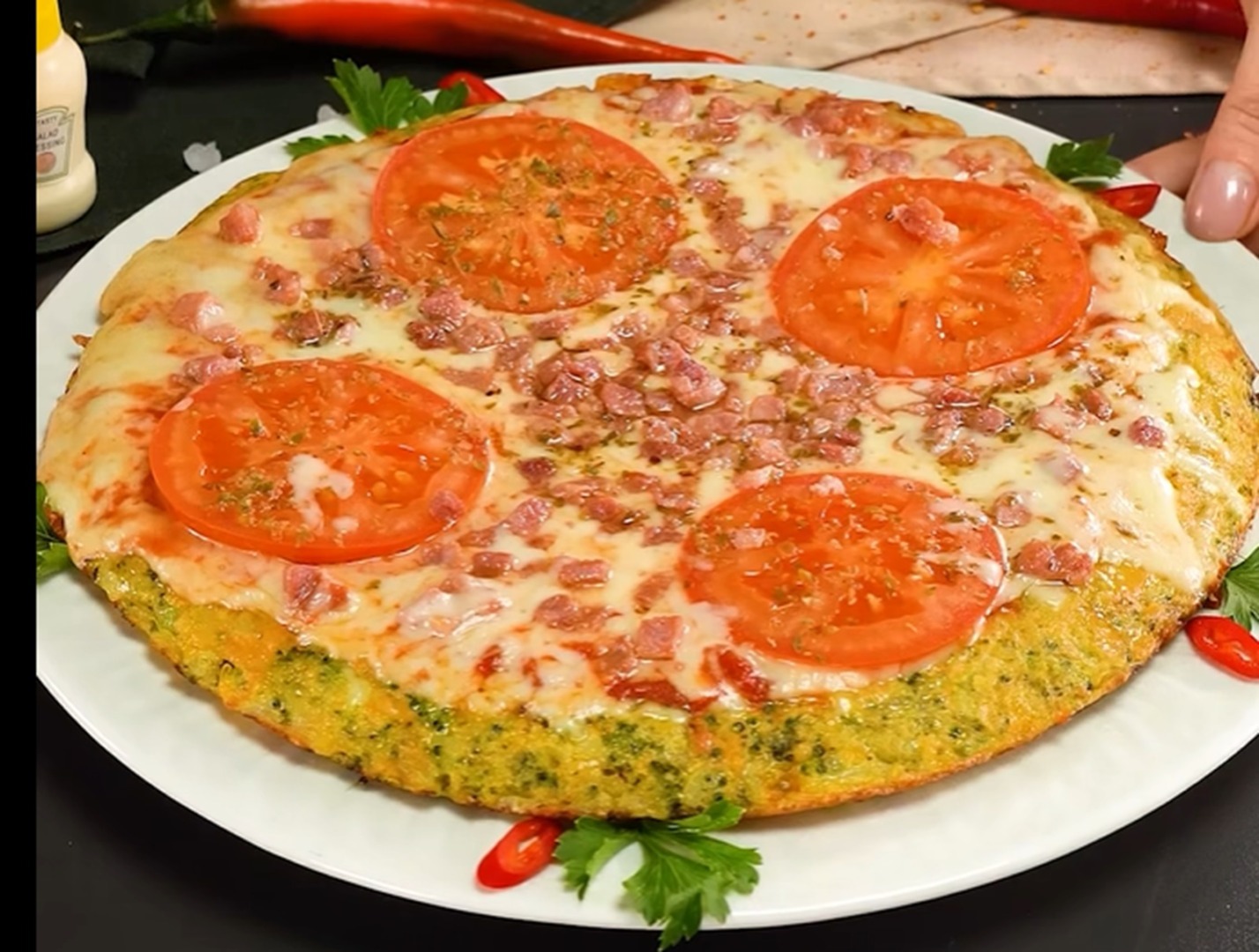 Pizza c broccoli și sos alb