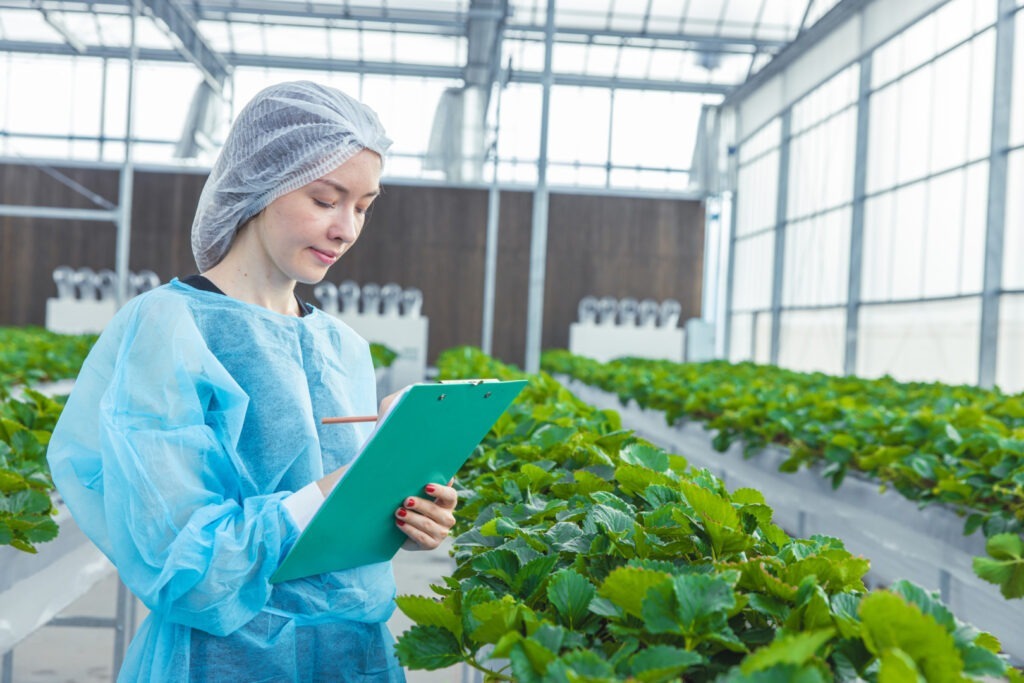 Agricultura în mediu controlat