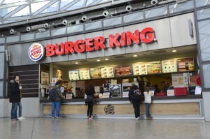 Bacterii coliforme descoperite în cuburile de gheață de la Burger King