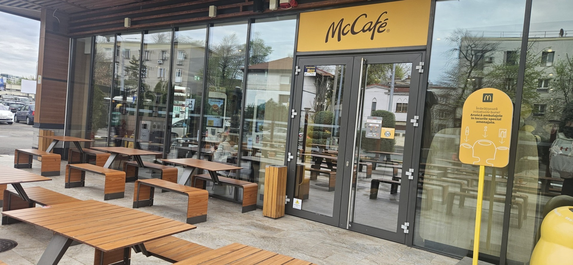 McDonald's inchide restaurantele tip beverage first