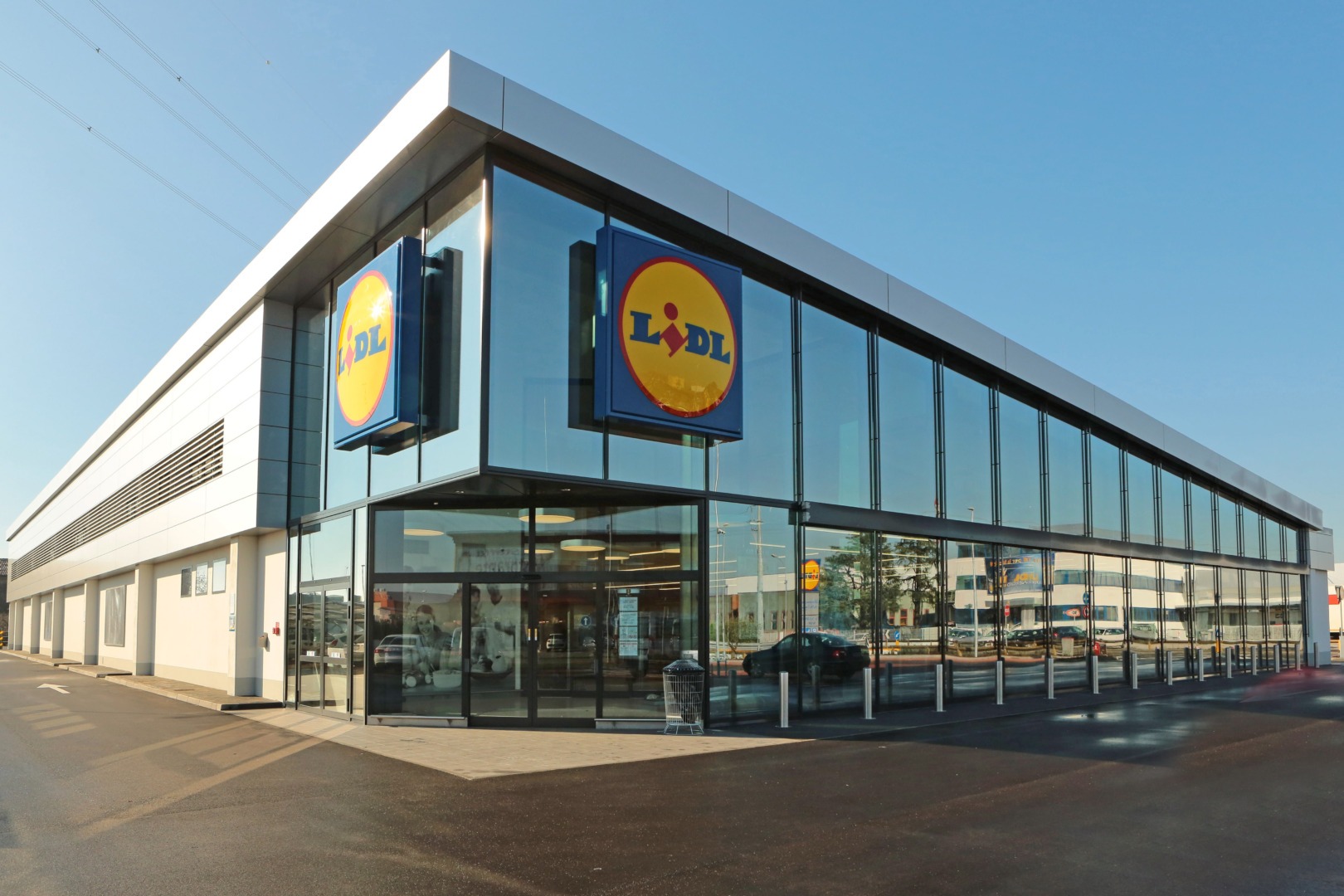 magazin Lidl, fotografiat din exterior