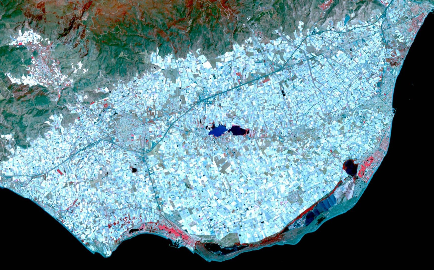 marea de platic din almeria se vede din spatiu