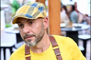 Liviu, cunoscut în mediul online drept Grătaragiul
