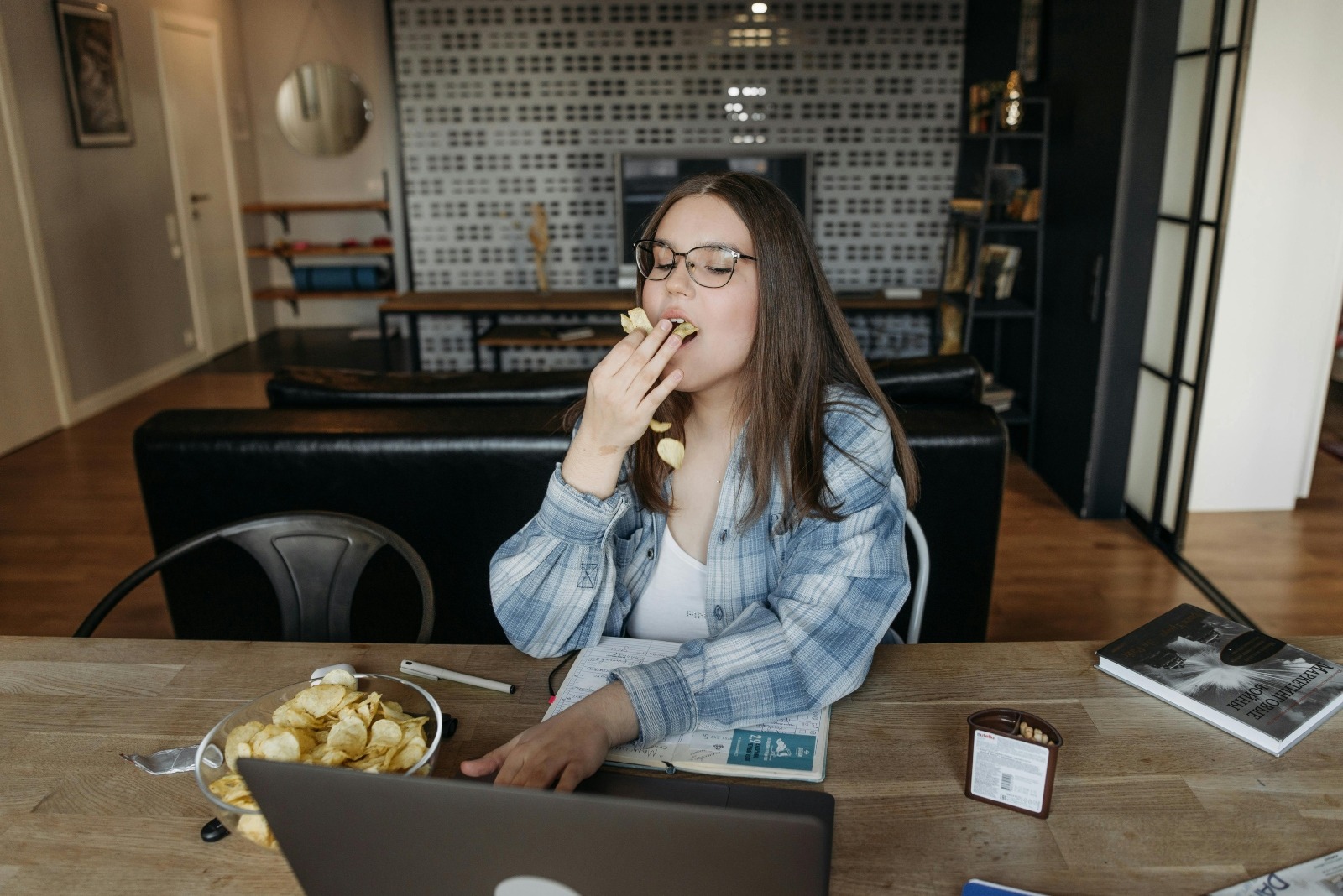 Reguli de nutritie daca muncesti de acasa