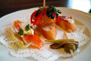O farfurie cu pintxos