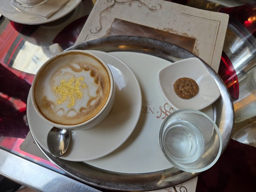 Cât costă azi o cafea la New York Café din Budapesta