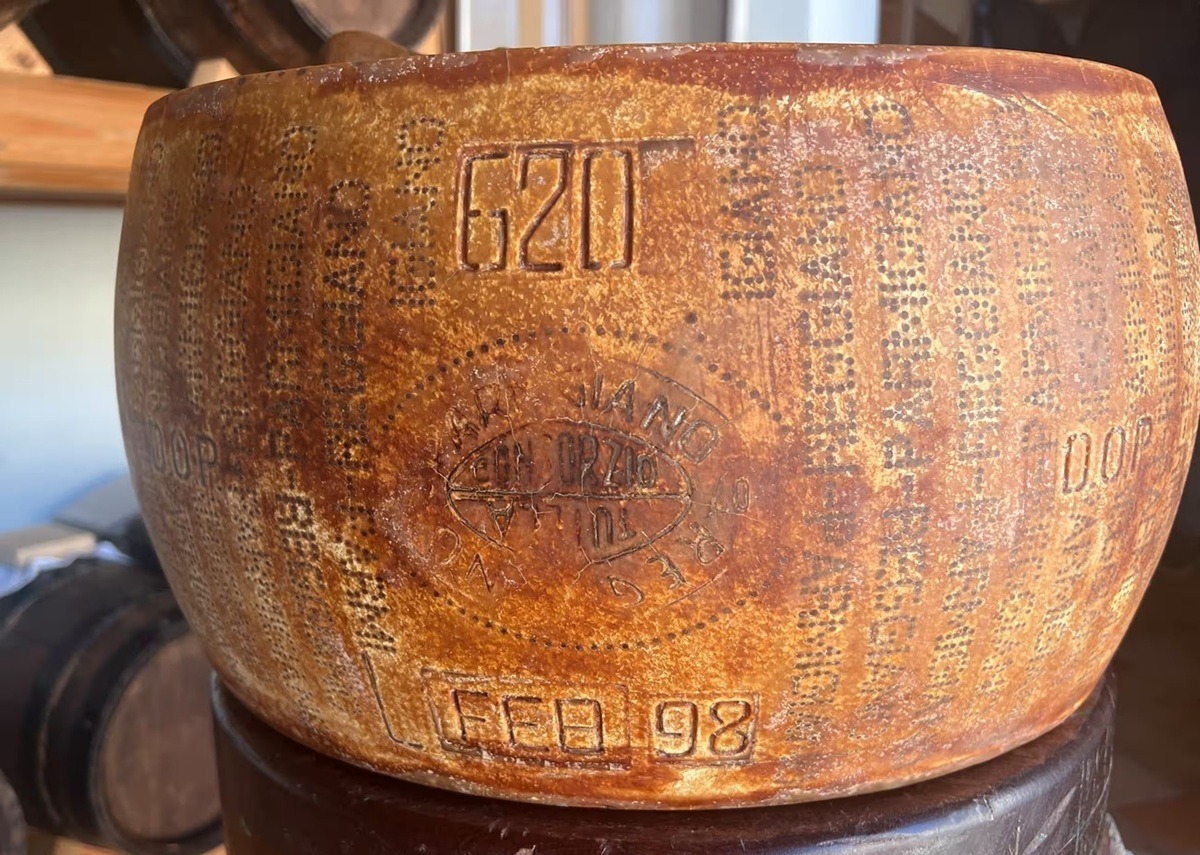 Cea mai veche roată de Parmigiano Reggiano are 27 de ani și 3 luni