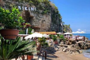 zece-dintre-cele-mai-spectaculoase-restaurante-la-malul-marii-potrivit-ghidului-michelin-cele-mai-multe-sunt-in-europa-iar-prima-pozitie-este-ocupata-de-un-local-de-langa-napoli