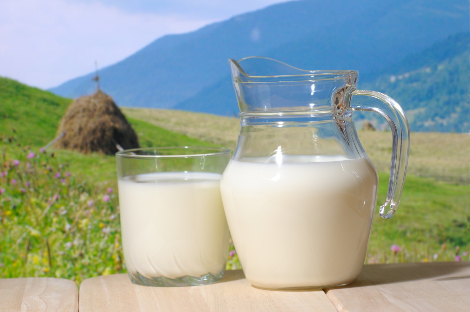 Prețul laptelui crește în UE, dar scade producția și cererea