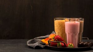 cinci-combinatii-estivale-de-fructe-cu-legume-si-ierburi-aromatice-pentru-cocktailuri-reci-fara-alcool