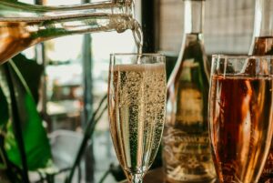care-este-diferenta-dintre-vinul-spumant-italian-de-tip-prosecco-si-cel-francez-de-tip-champagne