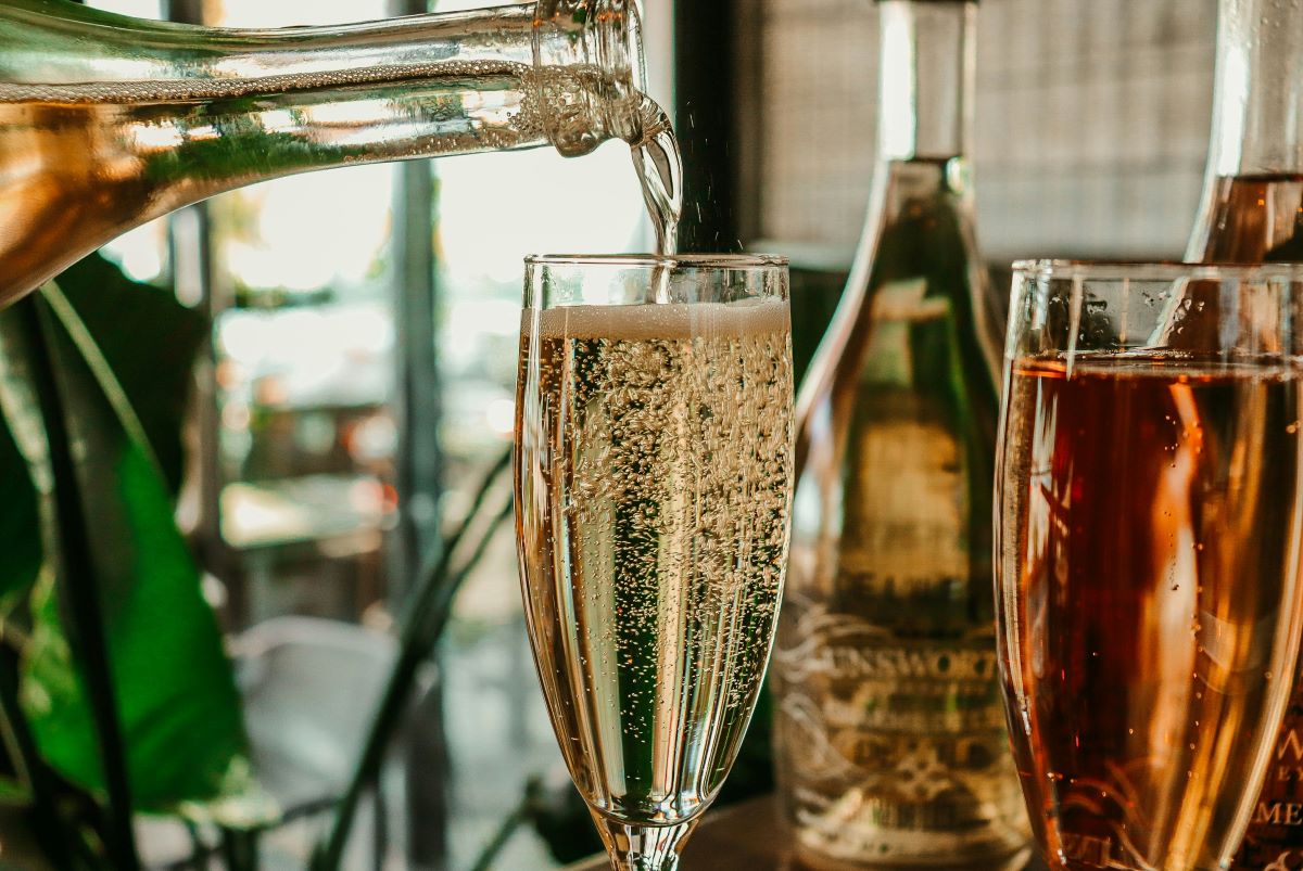 care-este-diferenta-dintre-vinul-spumant-italian-de-tip-prosecco-si-cel-francez-de-tip-champagne