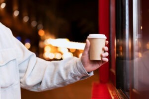 cafea luata de la un automat