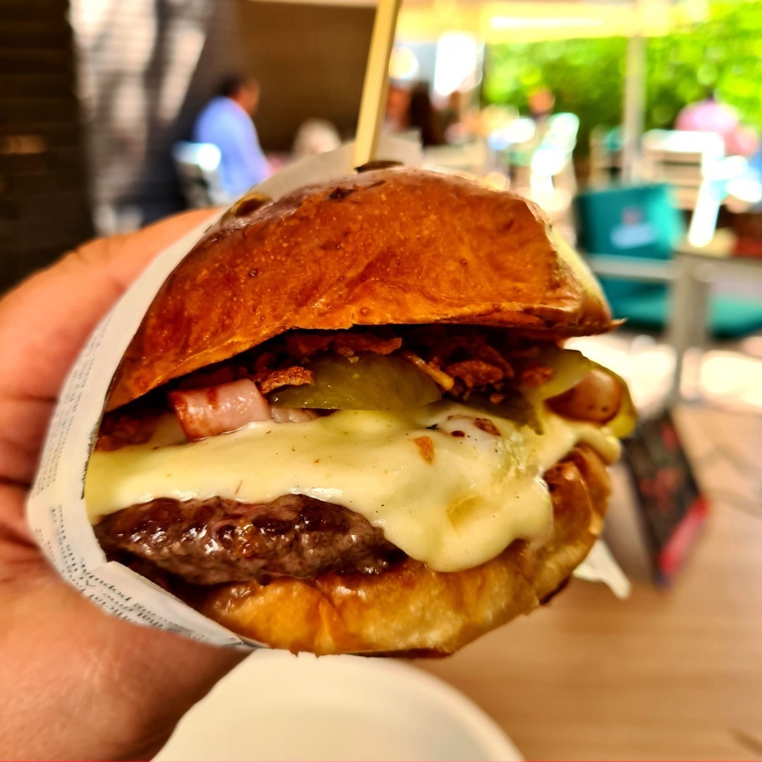 Burger Circus Pub