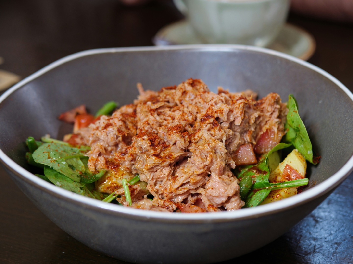 Salata cu ton, perfecta in dieta mediteraneana de vara