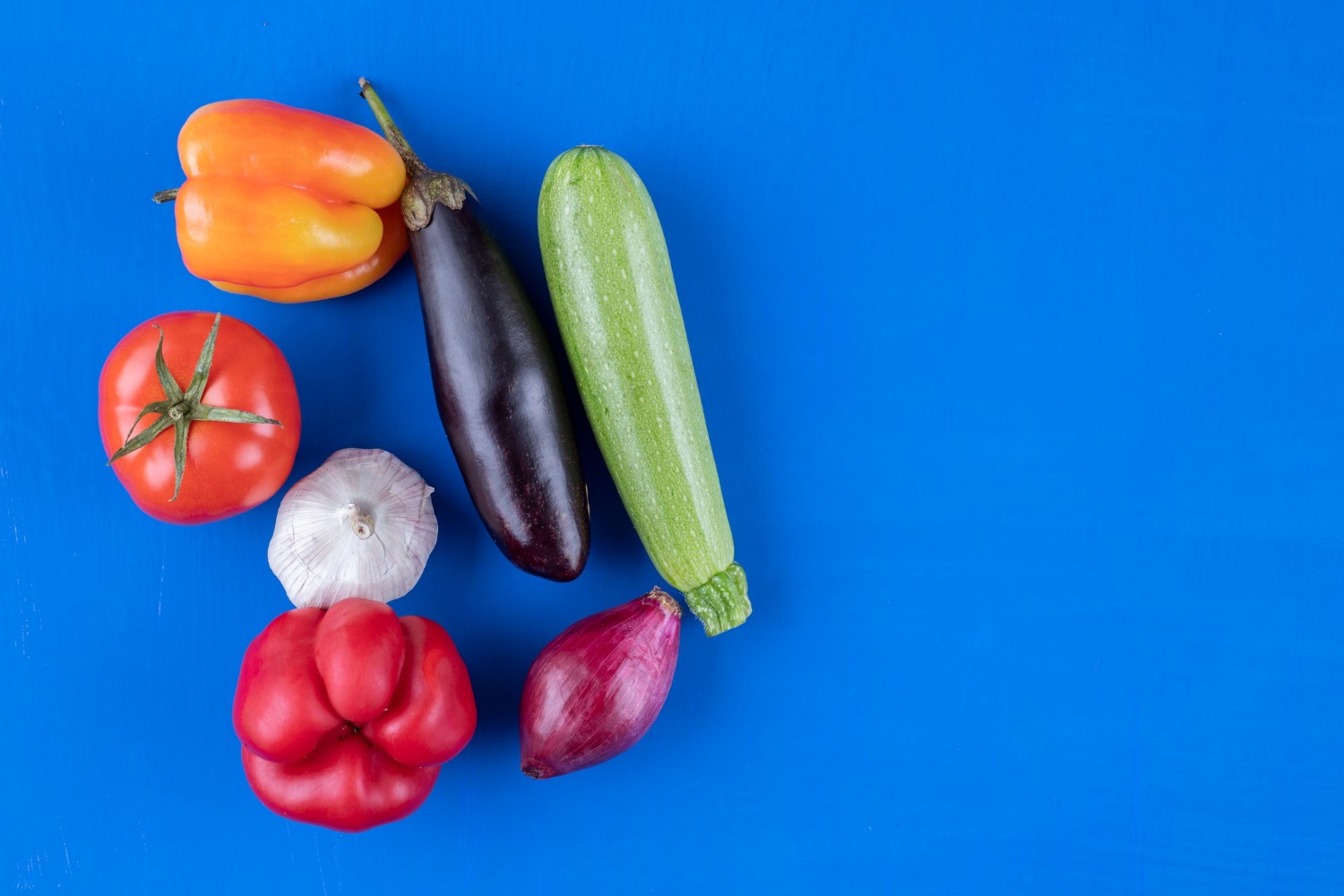 La legumele colorate, fiecare culoare indică prezența unor vitamine, minerale și antioxidanți diferiți, esențiali pentru sănătate. 
