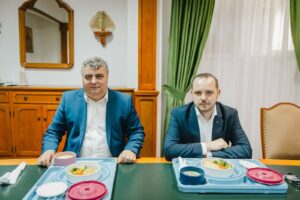 Ministrul Sănătății a servit masa la spital