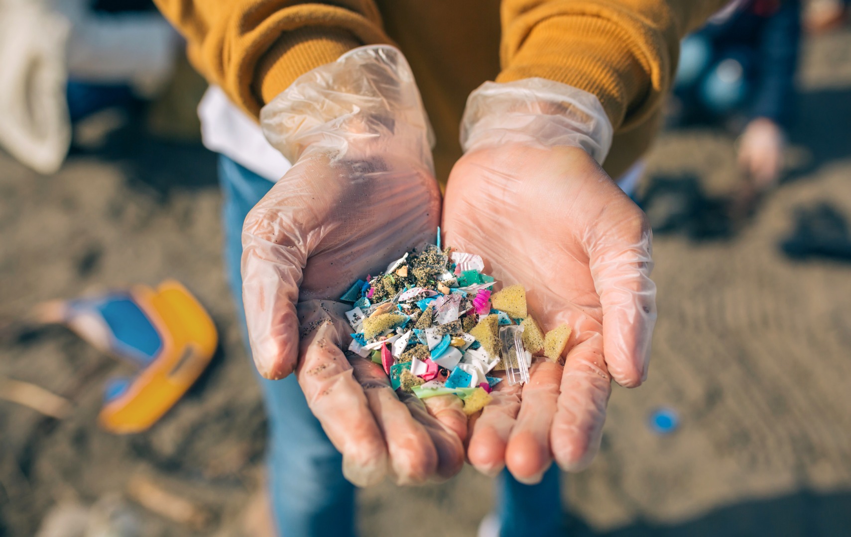 Cum ajungem să mâncăm microplastic