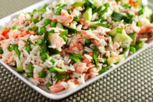 salata de orez cu somon