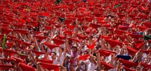 san fermin festivalul curajosilor care alearga cu taurii