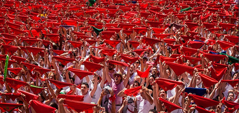 san fermin festivalul curajosilor care alearga cu taurii