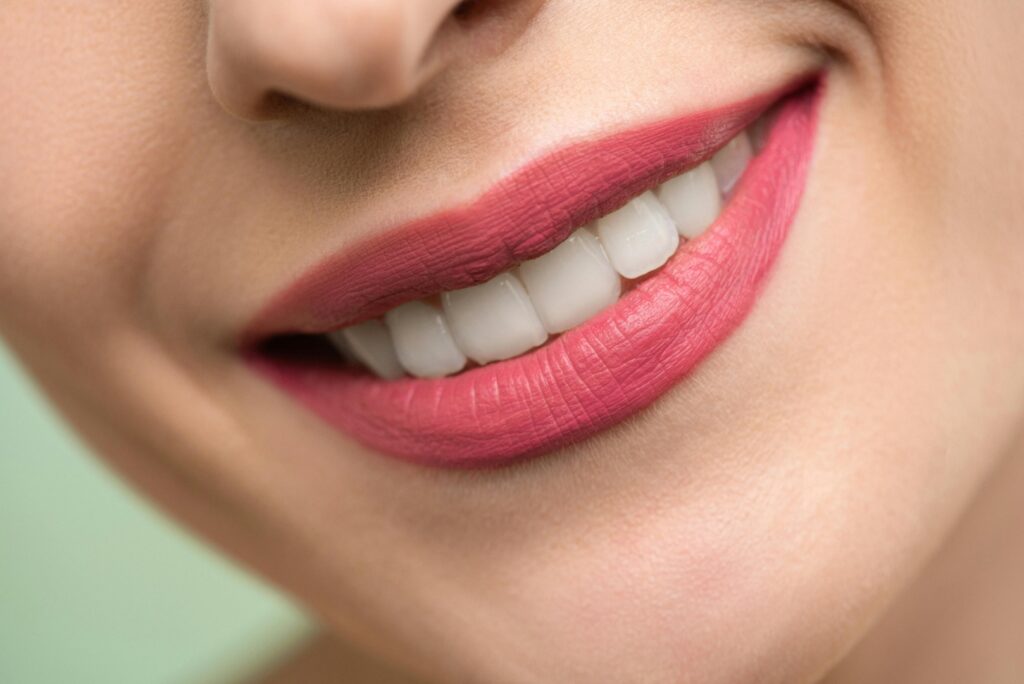 Alimente si bauturi ce pot preveni boala gingivala