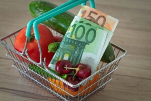 De la fructe la cafea, prețurile majorate se simt la toate alimentele